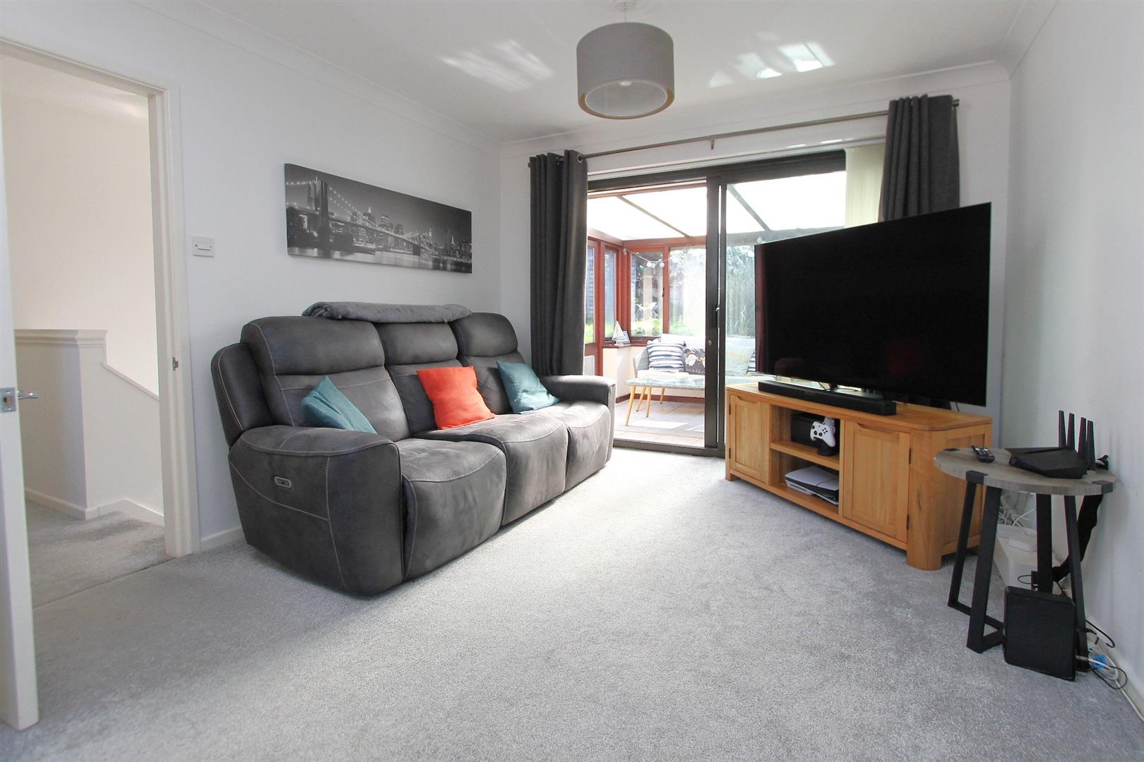 3 bed property in Broadwaters Drive, Kidderminster